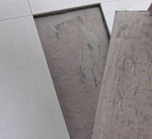 墨脱瓷砖空鼓维修公司分享瓷砖铺贴时如果打浆（即涂抹在瓷砖背面和基层上的砂浆或瓷砖胶）过少，会带来以下问题